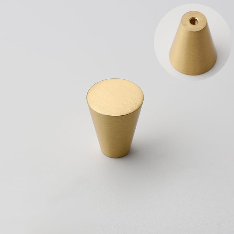 Möbelknopf Nitre – Griff in gebürstetem Gold für Schränke und Schubladen im minimalistischen, modernen und skandinavischen Stil. Erhältlich in 15, 20 und 25 mm – egriffe.at