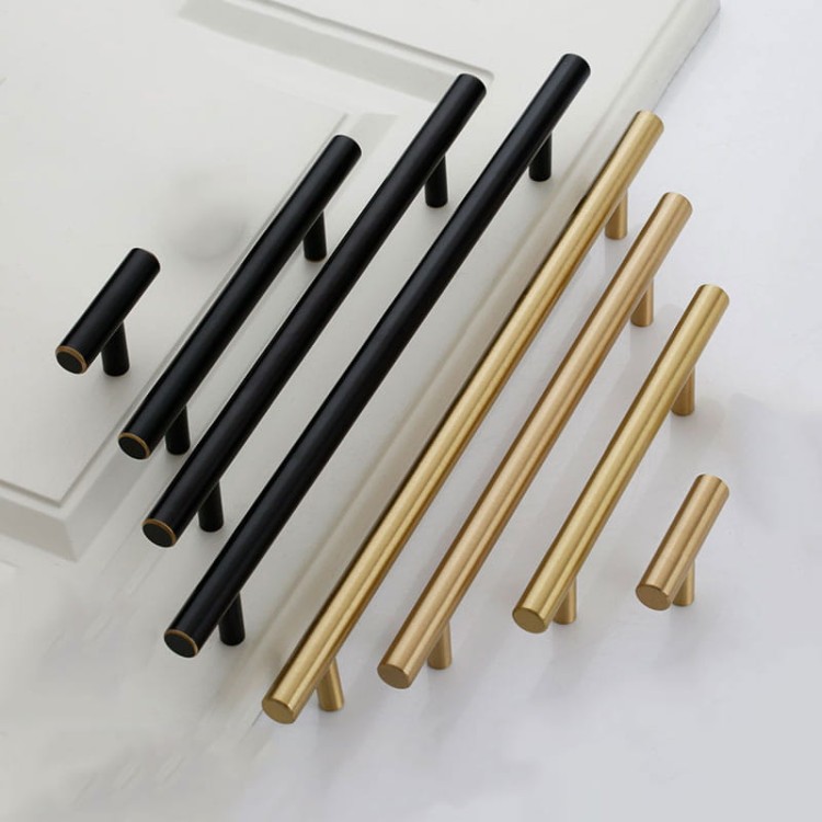 Möbelgriff Poza – T-Bar-Griff in Schwarz oder Gold, im industriellen und modernen Stil. Ideal für Küchenmöbel, Schubladen und Kommoden, erhältlich als T-Bar sowie in 96, 128 und 160 mm – egriffe.at