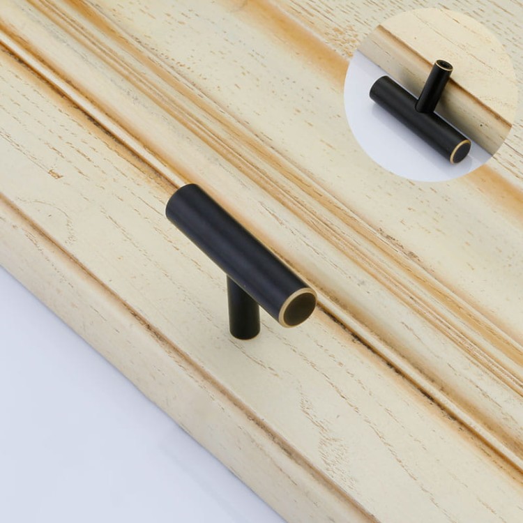 Möbelgriff Poza – T-Bar-Griff in Schwarz oder Gold, im industriellen und modernen Stil. Ideal für Küchenmöbel, Schubladen und Kommoden, erhältlich als T-Bar sowie in 96, 128 und 160 mm – egriffe.at