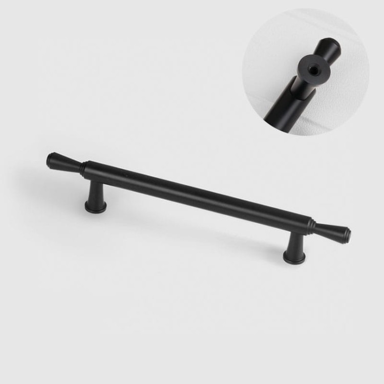 Möbelgriff Grava – T-Bar-Griff in Mattschwarz oder glänzendem Gold, erhältlich als Knopf sowie in 96, 128 und 192 mm. Ideal für Küchenschränke, Kommoden und Garderoben – egriffe.at