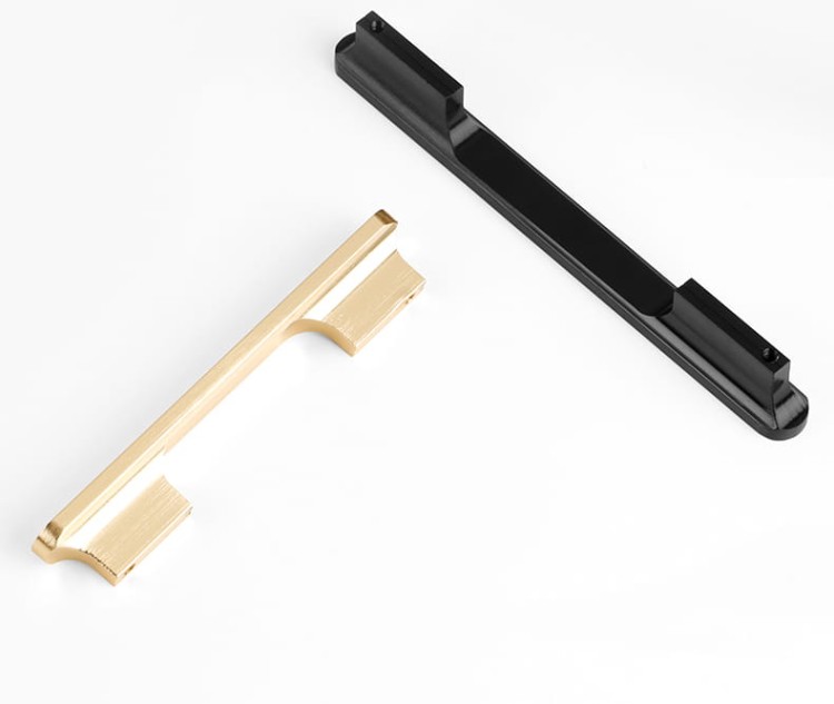 Möbelgriff Novo – klassischer Aufsatzgriff in Schwarz oder gebürstetem Gold, Größen 96–768 mm. Im modernen Glamour-Stil, für Küchenschränke, Kommoden und Schreibtische – egriffe.at