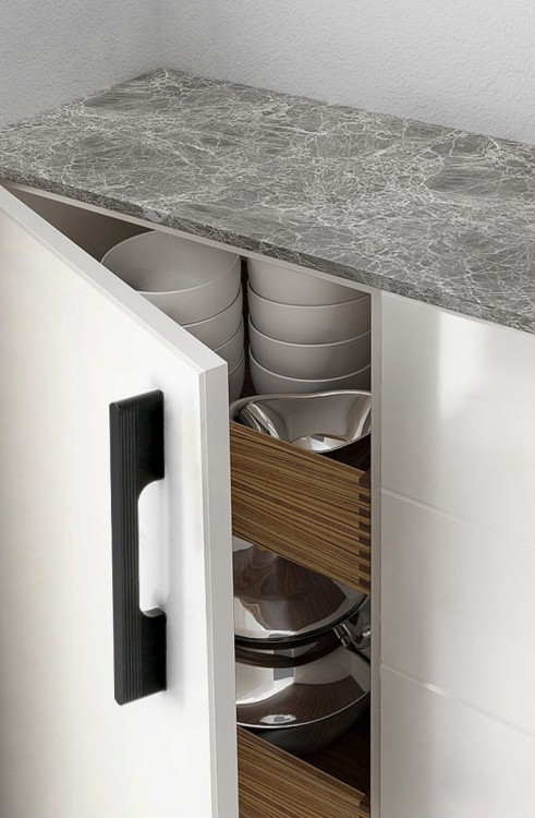 Möbelgriff Vista – moderner minimalistischer Griff in Schwarz, Champagnergold und Aschgrau. Größen 96–960 mm, für Küchen- und Badmöbel, Schränke, Schubladen und Kommoden – egriffe.at