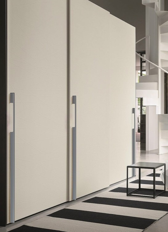 Möbelgriff Vista – moderner minimalistischer Griff in Schwarz, Champagnergold und Aschgrau. Größen 96–960 mm, für Küchen- und Badmöbel, Schränke, Schubladen und Kommoden – egriffe.at