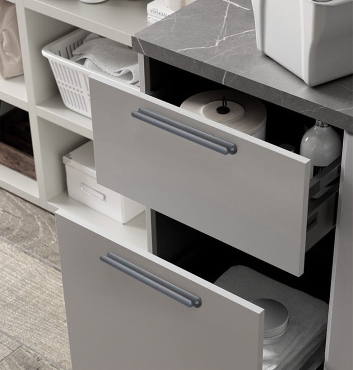 Möbelgriff Tonta – moderner Griff in Schwarz oder Grau, erhältlich in 96, 128, 160, 320, 576 und 960 mm. Für Küchen, Schränke, Schubladen, Kommoden, Bad- und Büromöbel – egriffe.at
