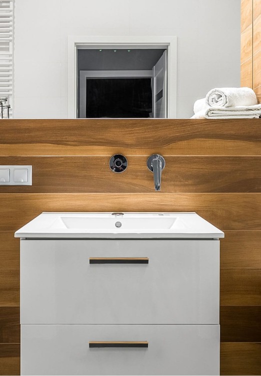 Möbelgriff Elena – schwarzer Kantengriff mit elegantem goldenem Akzent, erhältlich in 96, 128, 192, 320, 546 und 960 mm. Ideal für moderne Küchen, Bäder, Garderoben und Büromöbel – egriffe.at