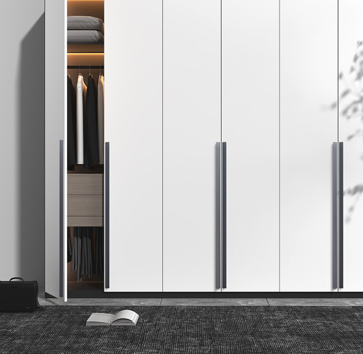 Möbelgriff Fargo – Kantengriff in gebürstetem Gold, gebürstetem Schwarz und gebürstetem Grau. Größen 96, 128, 192, 320 und 800 mm, im Loft-, Modern-, Skandi- und Industrial-Stil – egriffe.at