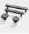 Möbelgriff Museo – dekorativer Ledergriff mit runden und quadratischen Knöpfen in Schwarz, Braun, Grau und Weiß. Als Knopf sowie in 96 und 128 mm erhältlich. Ideal für Küchen- und Badmöbel – egriffe.at