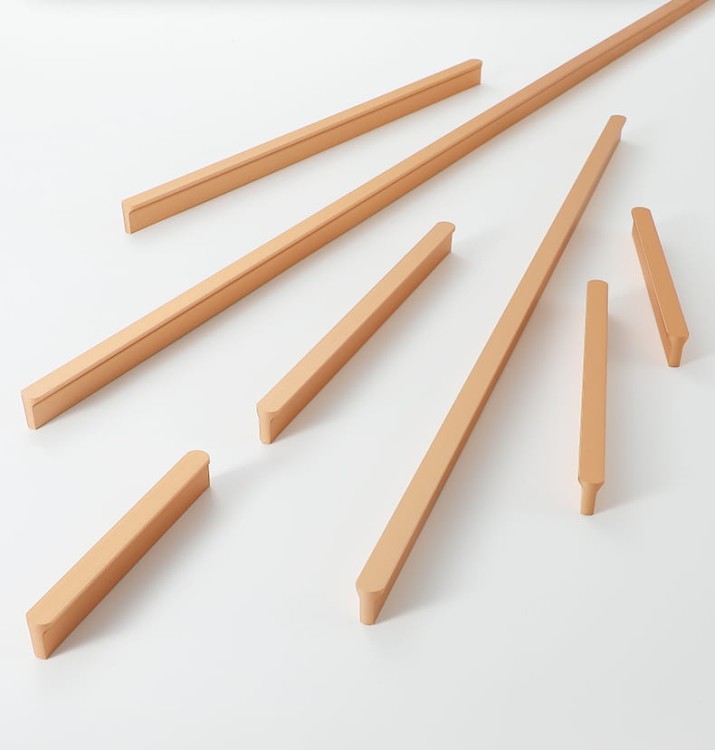 Uchwyt meblowy Avalos prosty liniowy czarny / złoty szczotkowany – nowoczesny, dostępne rozmiary 96 mm, 128 mm, 160 mm, 320 mm, 546 mm, 960 mm. sklep euchwyty.pl