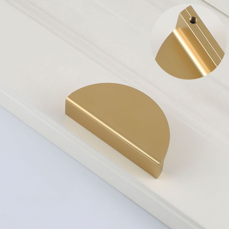 Uchwyt meblowy Gozo półokrągły dekoracyjny złoty / szampański / czarny 78 mm/ 95 mm – sklep euchwyty.pl