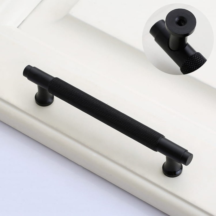 Uchwyt meblowy Montana czarny / złoty – radełkowany T-Bar industrialny 128 mm / 160 mm – sklep euchwyty.pl