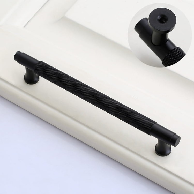 Uchwyt meblowy Montana czarny / złoty – radełkowany T-Bar industrialny 128 mm / 160 mm – sklep euchwyty.pl