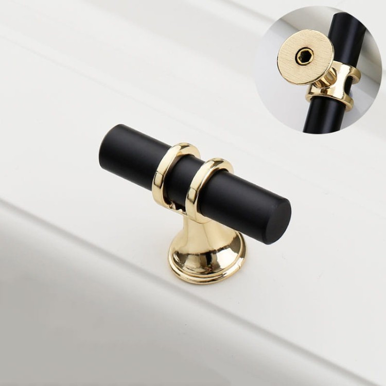 Uchwyt meblowy Pina – elegancki T-Bar z dekoracyjnymi wspornikami w zestawieniu czerni ze złotem lub chromem, dostępny jako gałka i w rozmiarach 96 / 128 / 160 mm, idealny do szaf, komód i drzwi przesuwnych – sklep euchwyty.pl