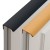 Uchwyt meblowy Isabel – krawędziowy aluminiowy uchwyt na górną krawędź frontu w kolorach czarny i szampański złoty, rozmiary 64–960 mm, sklep euchwyty.pl