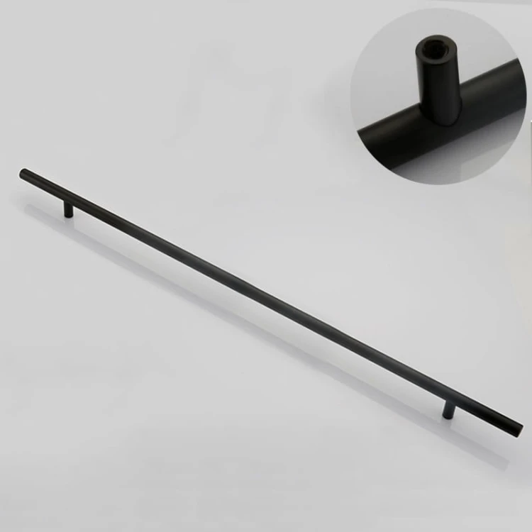 Langer mattschwarzer Uno-Möbelgriff mit 512 mm Lochabstand und passendem Möbelknopf