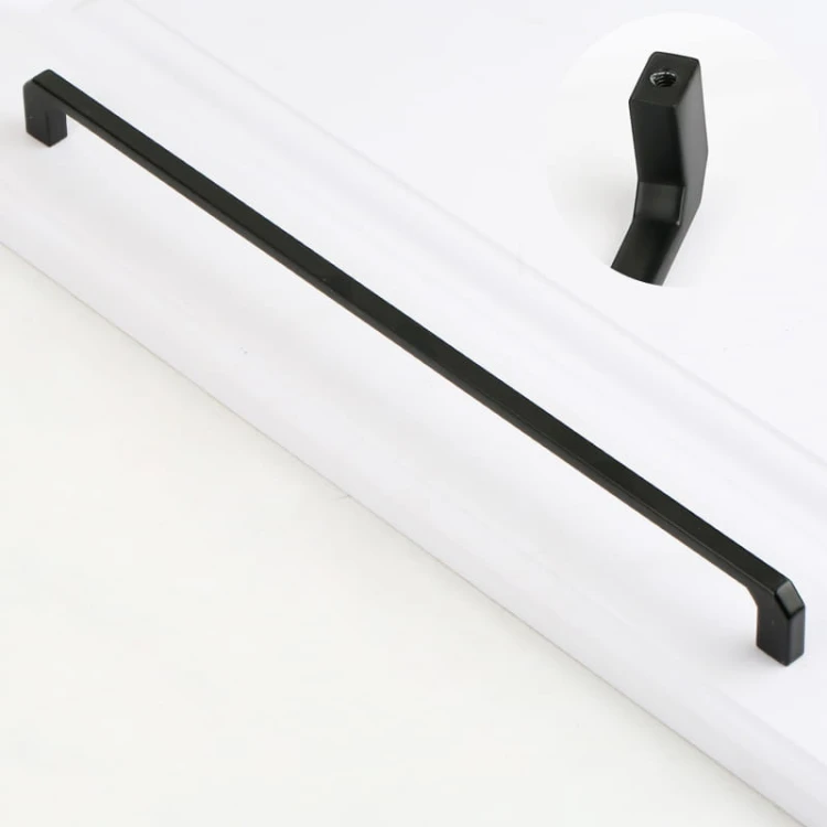 Długi czarny uchwyt do szaf meblowych Clara o rozstawie montażowym 320 mm