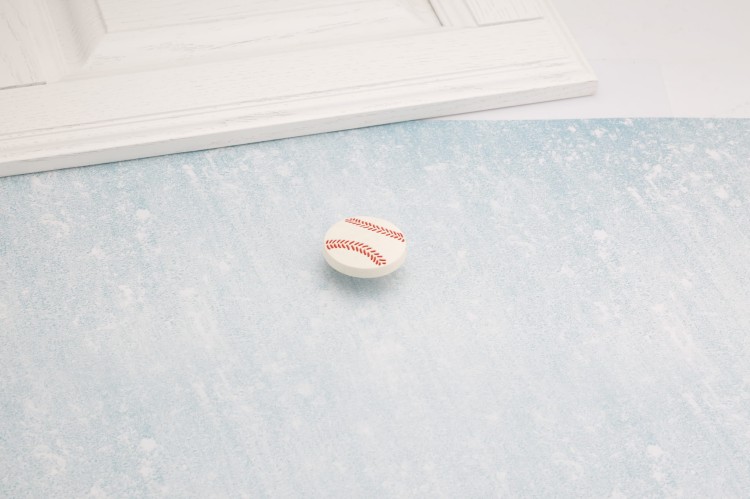 Uchwyt do mebli dziecięcych Baseball – gałka w kształcie piłki do baseballa do szafek i komód w pokoju dziecka, sklep euchwyty.pl
