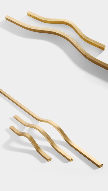 Möbelgriff Imperio – länglicher Griff in Gold, Schwarz oder gebürstetem Grau, aus kratzfestem Metall. Längen 160–800 mm, ideal für große Fronten, Schiebetürschränke und moderne Einbauten.