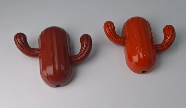 Wandhaken Cactus – verspielt und modern, ideal für Flur, Küche, Bad und Kinderzimmer. Robust und leicht zu montieren. Farben: Gold, Rot, Grün und Grau.