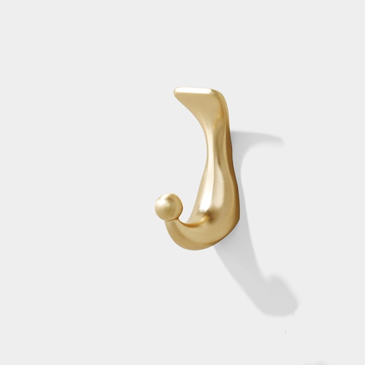 Stilvoller Wandhaken Monte in eleganter Retro-Form. Solide aus robusten Materialien gefertigt, einfach zu montieren, Schrauben im Set. Farben: Gold und Schwarz. Funktionale Dekoration für jeden Raum.