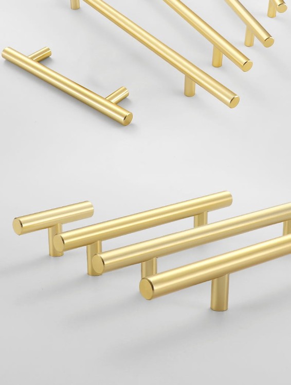 Möbelgriff Alma – schlichter zylindrischer T-Bar-Griff in Gold, Champagnergold oder Schwarz, passend für moderne und klassische Interieurs. Viele Größen für Kommoden, Schränke, Garderoben und Badmöbel.