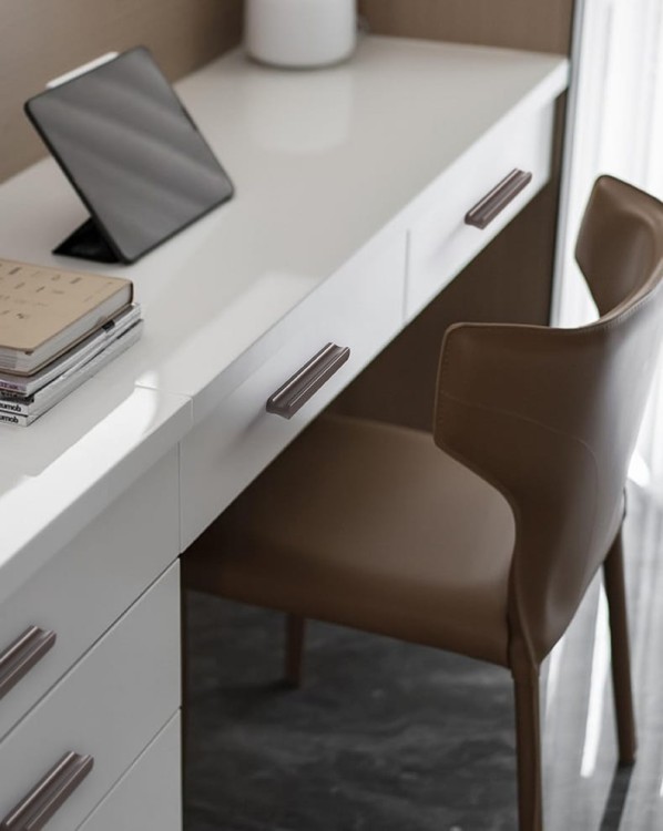 Möbelgriff Tapia – schlanker länglicher Griff in Gold, Schwarz oder Grau, ideal für moderne minimalistische Interieurs. Perfekt für Schränke, Kommoden und Kleiderschränke in Küche, Bad, Wohnzimmer und Garderobe.