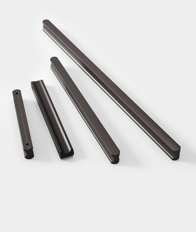 Möbelgriff Tapia – schlanker länglicher Griff in Gold, Schwarz oder Grau, ideal für moderne minimalistische Interieurs. Perfekt für Schränke, Kommoden und Kleiderschränke in Küche, Bad, Wohnzimmer und Garderobe.