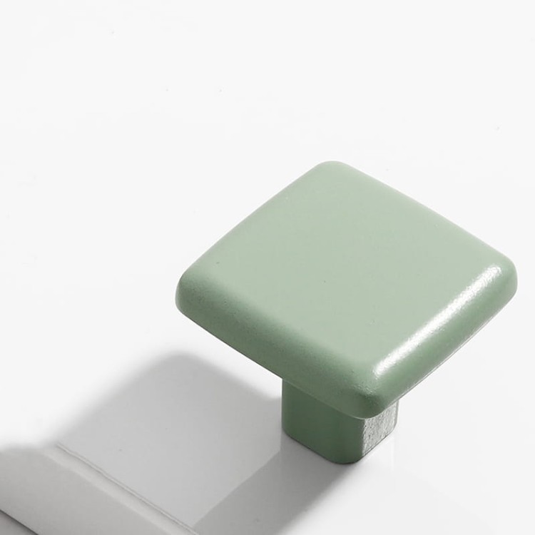 Möbelgriff Tinaja – moderner minimalistischer Griff als Knopf oder Leiste in 128 und 320 mm. Sieben trendige Farben von Weiß und Schwarz bis Gold und Grau. Ideal für Küche, Bad, Schränke und Kommoden.