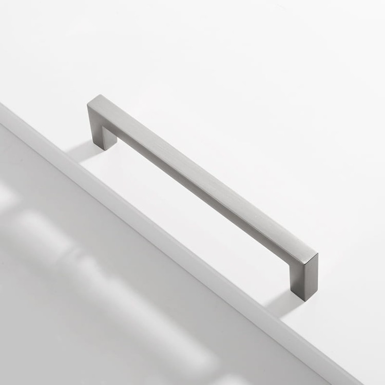 Möbelgriff Tinaja – moderner minimalistischer Griff als Knopf oder Leiste in 128 und 320 mm. Sieben trendige Farben von Weiß und Schwarz bis Gold und Grau. Ideal für Küche, Bad, Schränke und Kommoden.