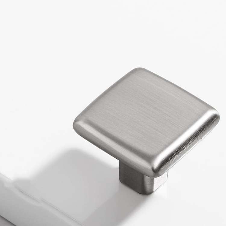 Möbelgriff Tinaja – moderner minimalistischer Griff als Knopf oder Leiste in 128 und 320 mm. Sieben trendige Farben von Weiß und Schwarz bis Gold und Grau. Ideal für Küche, Bad, Schränke und Kommoden.