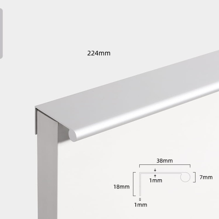 Möbelgriff Bravo – L-Kantengriff aus feuchtigkeitsbeständigem Aluminium. Farben: gebürstetes Gold, Schwarz, Silber und Grau. Größen 96, 128, 160, 192, 224 und 800 mm. Für moderne, minimalistische und industrielle Interieurs.
