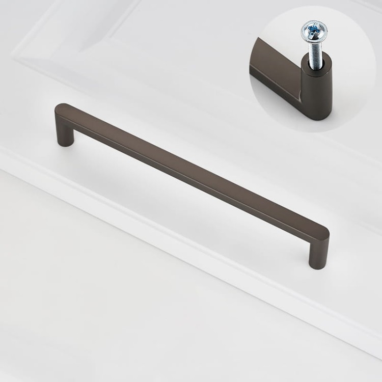 Möbelgriff Vega – moderner minimalistischer Griff in Schwarz, gebürstetem Gold, gebürstetem Nickel und Perlgrau. Größen 128–256 mm, ideal für Küche, Kommoden, Schränke, Garderobe und Bad.