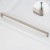 Möbelgriff Vega – moderner minimalistischer Griff in Schwarz, gebürstetem Gold, gebürstetem Nickel und Perlgrau. Größen 128–256 mm, ideal für Küche, Kommoden, Schränke, Garderobe und Bad.
